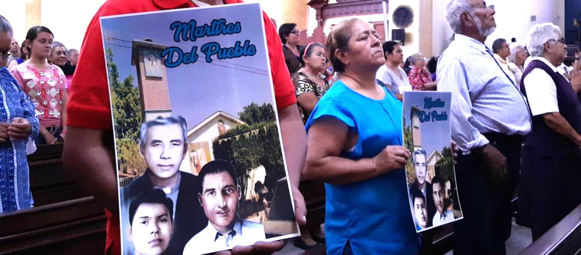 La foule des fidèles a salué la nouvelle de la béatification du  Père jésuite salvadorien Rutilio Grande |© arzobispado san salvador