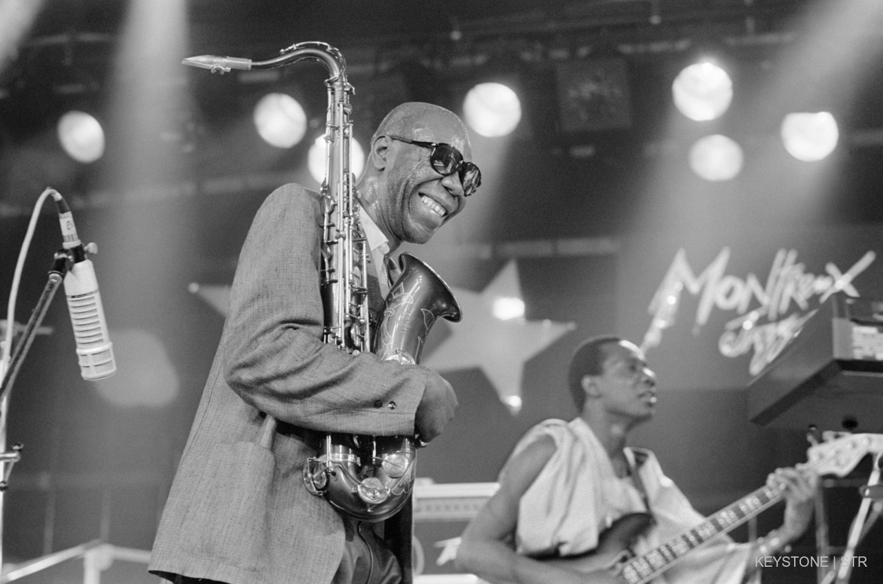 Manu Dibango était venu à différentes reprises au Festival de jazz de Montreux, comme ici en 1985 | © KEYSTONE/Str