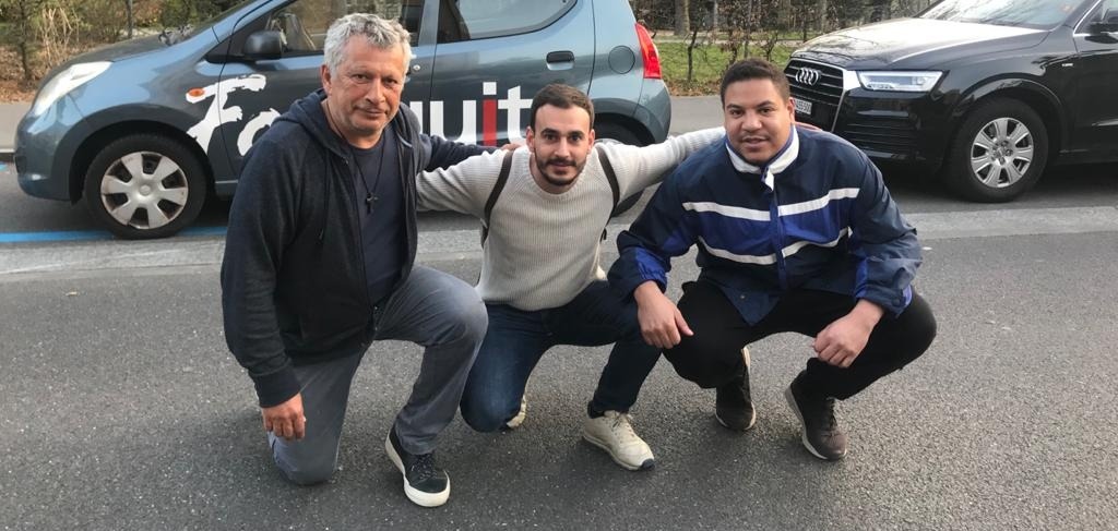 Alain Toueg (à g.) avec deux participants de l'opération "Pégase" (la photo a été prise avant les recommandations de distance sociale du Conseil fédéral) | © For Equity