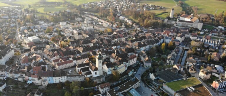 La ville de Porrentruy, avec en avant-plan l'église St-Pierre | © UP Les Sources