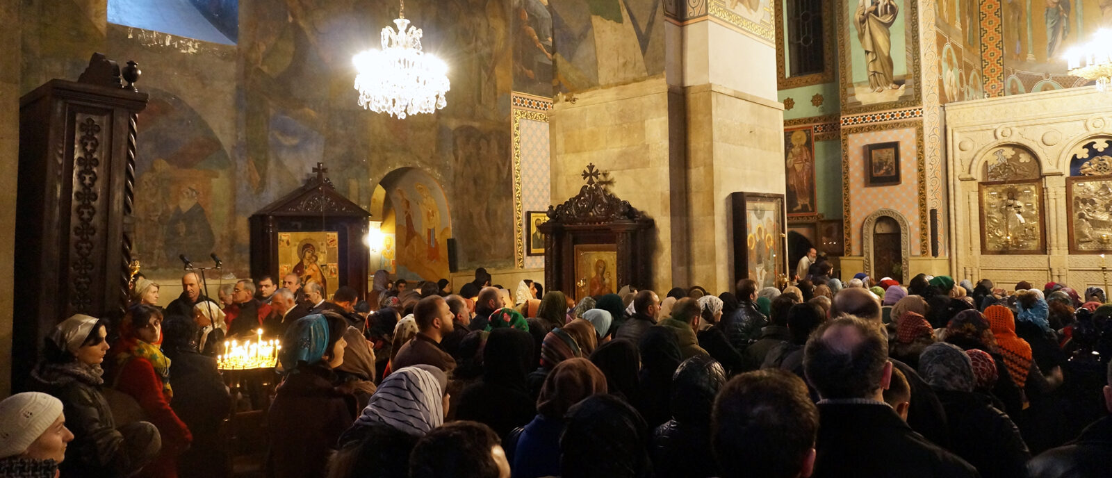 En temps normal, les églises géorgiennes sont pleines pour les fêtes de Pâques (ici à Tbilissi en 2014) | © Tamas Matusik/Flickr/CC BY-NC-ND 2.0