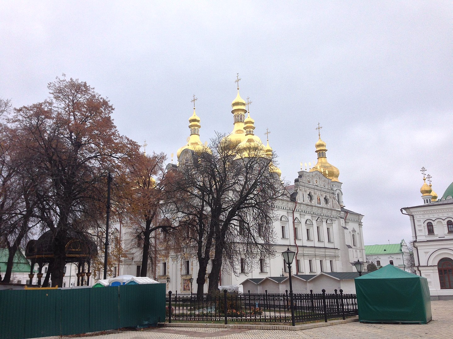 La Laure des Grottes de Kiev, monastère orthodoxe et résidence du métropolite Onuphre | © wikkicommons - 	Thrain