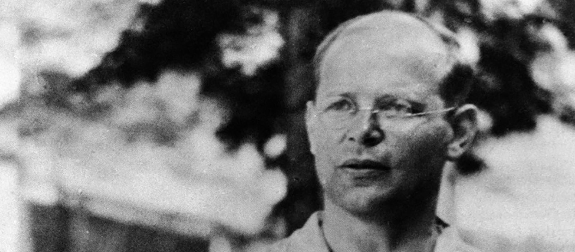 Penseur, résistant, visionnaire, Dietrich Bonhoeffer fut pendu le 9 avril 1945 à Flossenbürg | © Keystone