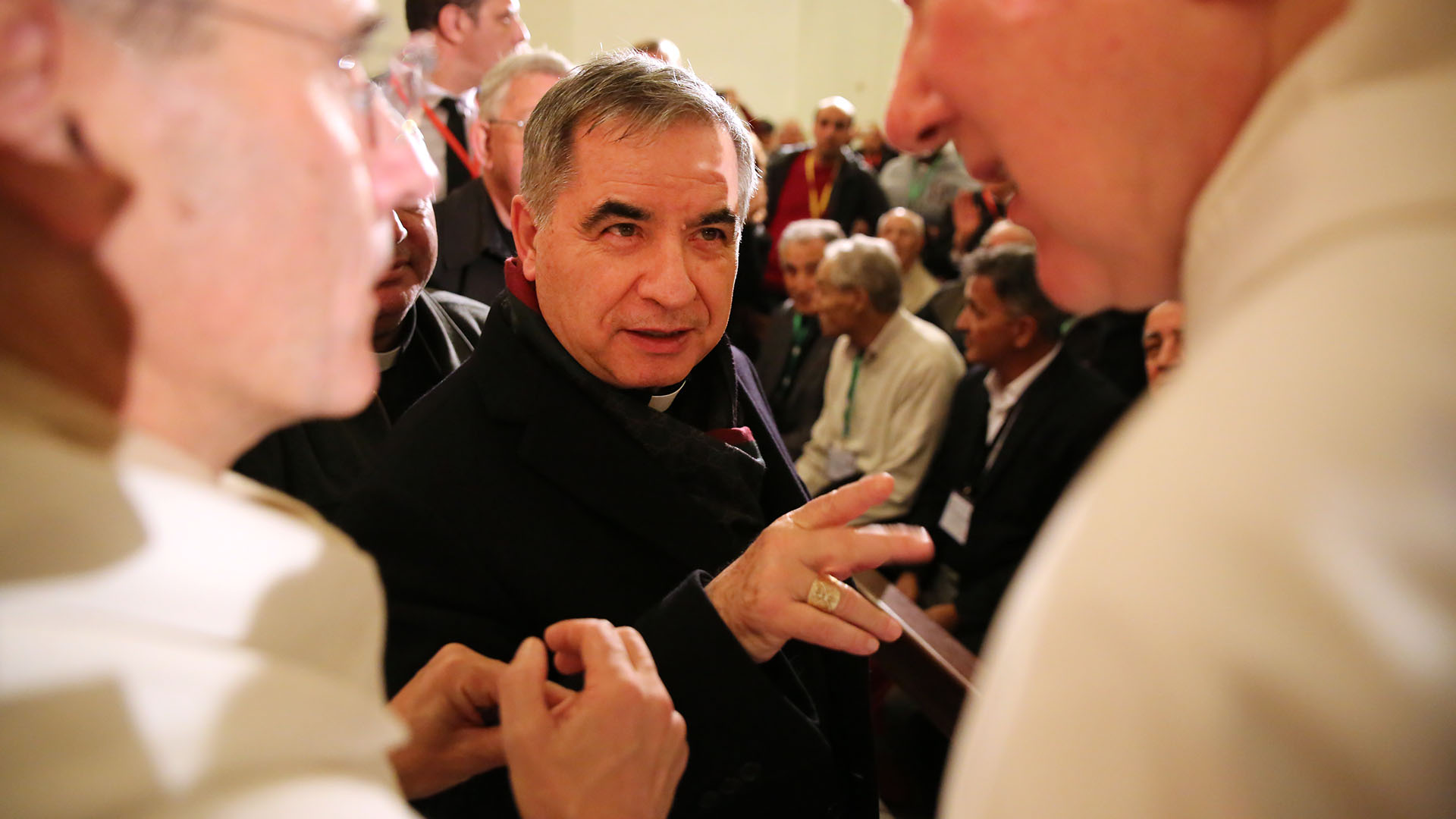 Le cardinal Angelo Becciu, aurait fait passer les affaires de sa famille avant celles de l'Eglise | © B. Hallet