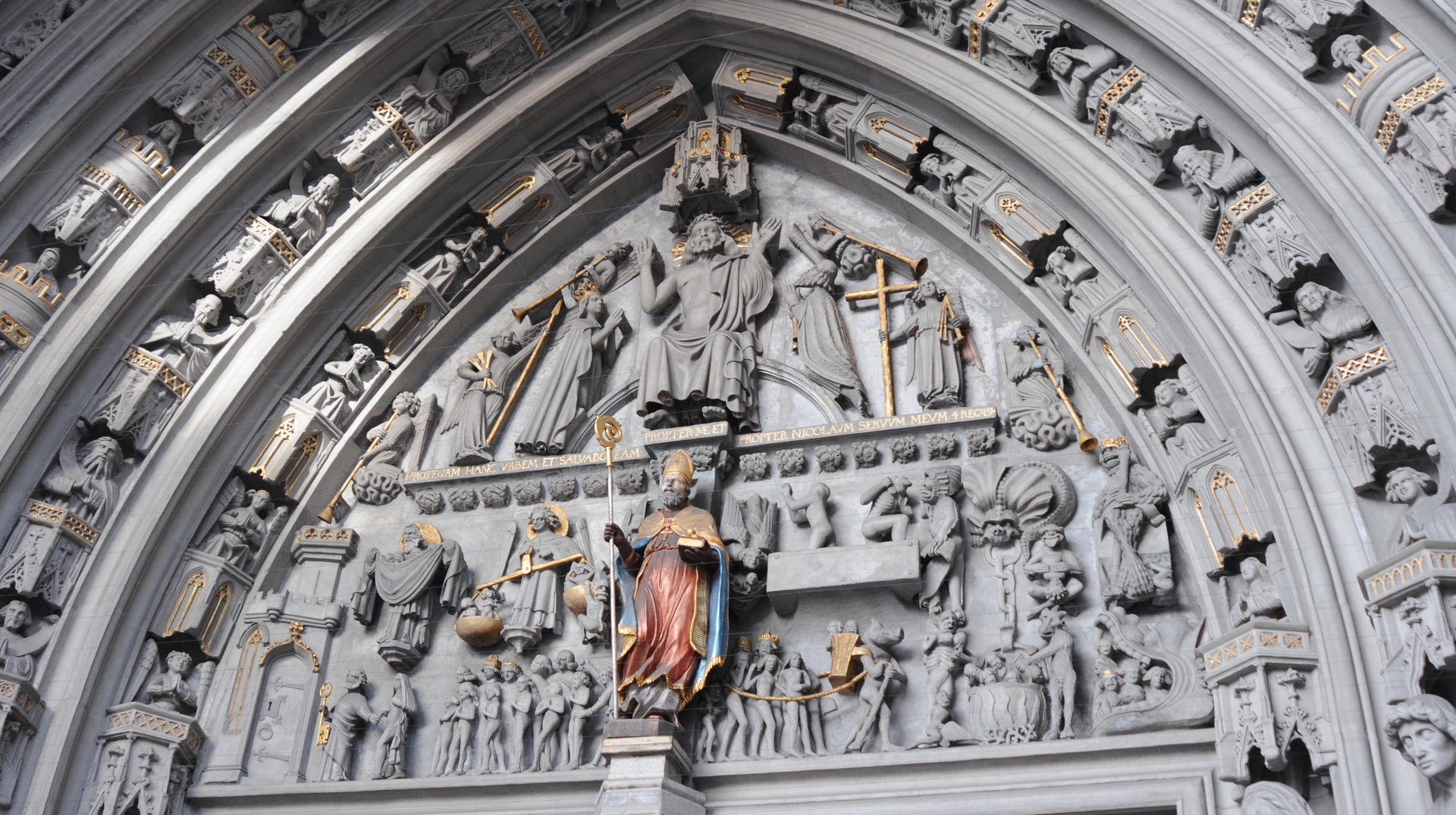 Le portail du jugement dernier de la cathédrale Saint Nicolas de Fribourg (photo Maurice Page)