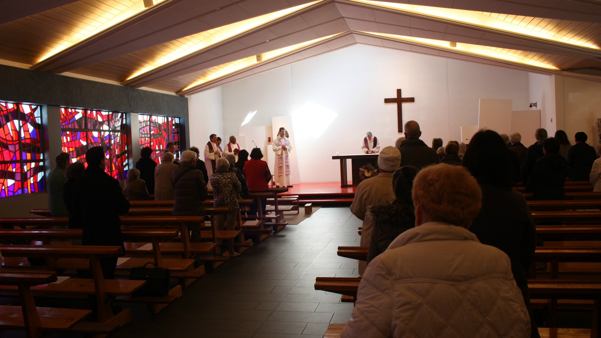 Messe de Carême aux heures de midi à l'église de Notre-Dame de la Paix à La Chaux-de-Fonds | © Bernard Bovigny