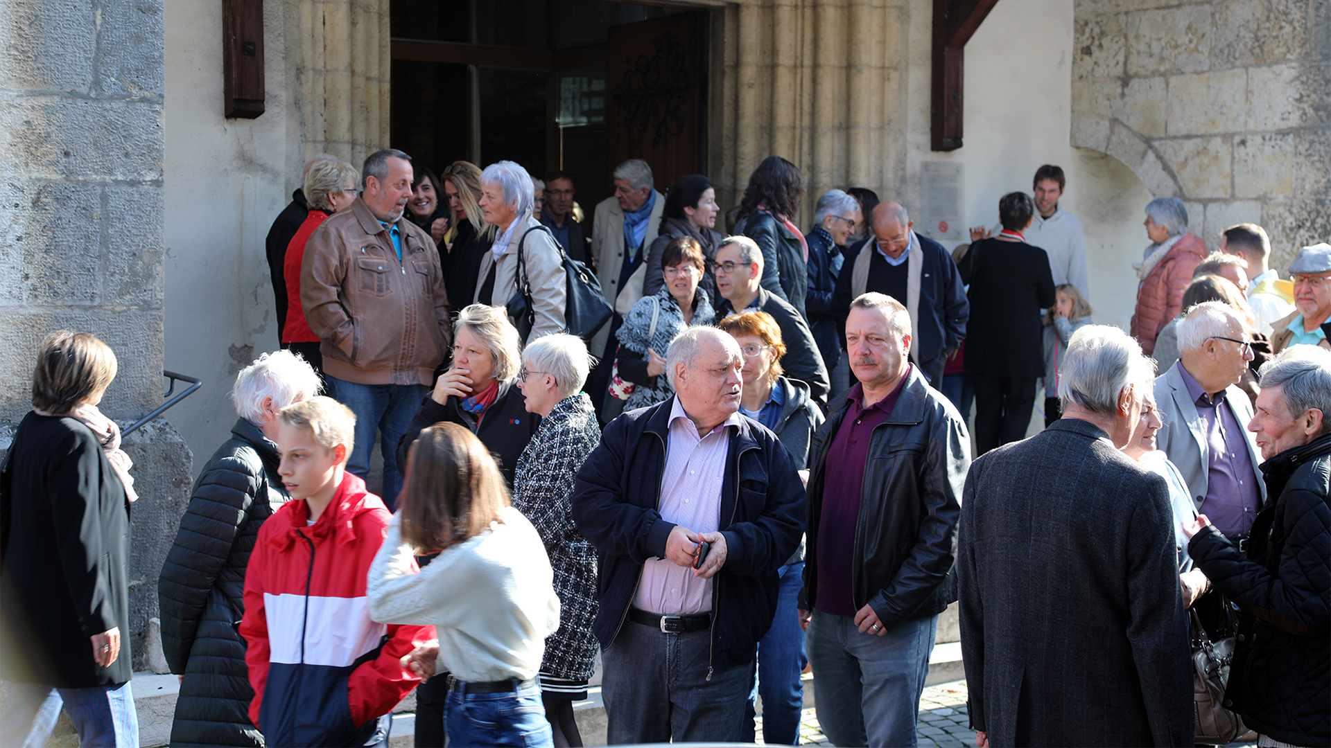 A la sortie d'une messe à l'église St-Pierre à Porrentruy (JU), en temps normal | © SCJP