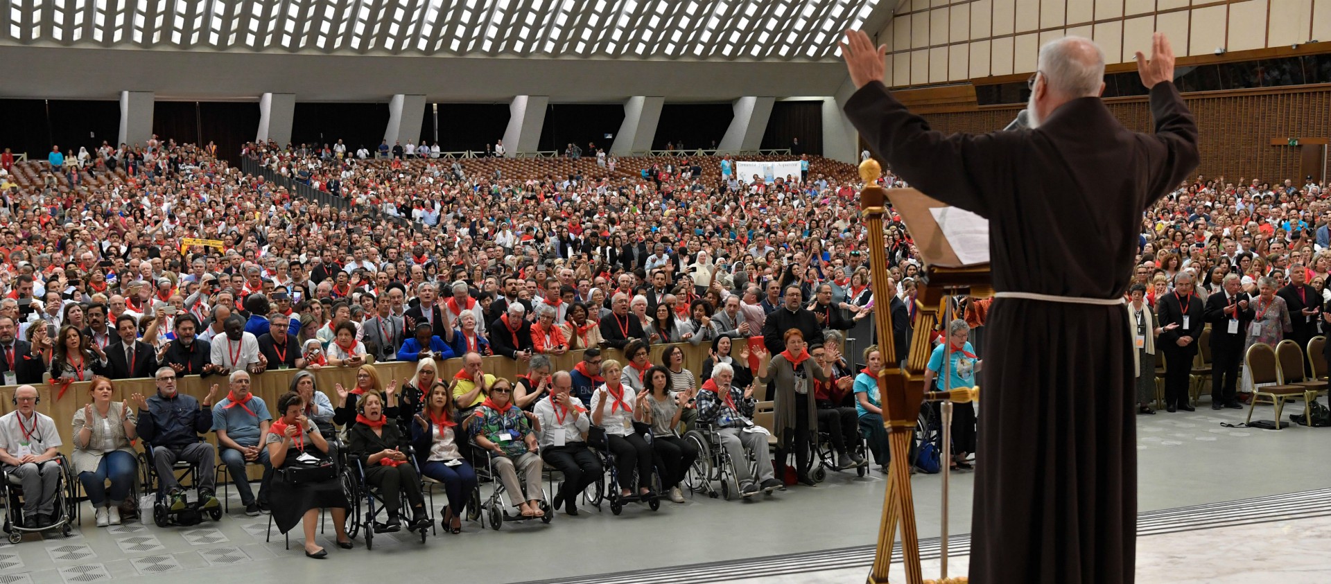 Prédication du Père Raniero Cantalamessa, lors de la rencontre du Renouveau Charismatique Catholique, le 8 juin 2019 à Rome | © charis.international