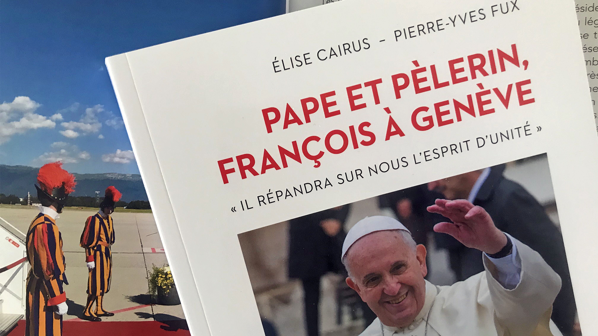 Pierre-Yves Fux et Elise Cairus pour un livre à quatre main sur la visite du pape à Genève en 2018 | © Pierre-Yves Fux