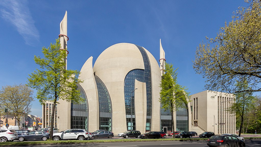 La nouvelle mosquée centrale de Cologne © Raimond Spekking / CC BY-SA 4.0  Wikimedia Commons