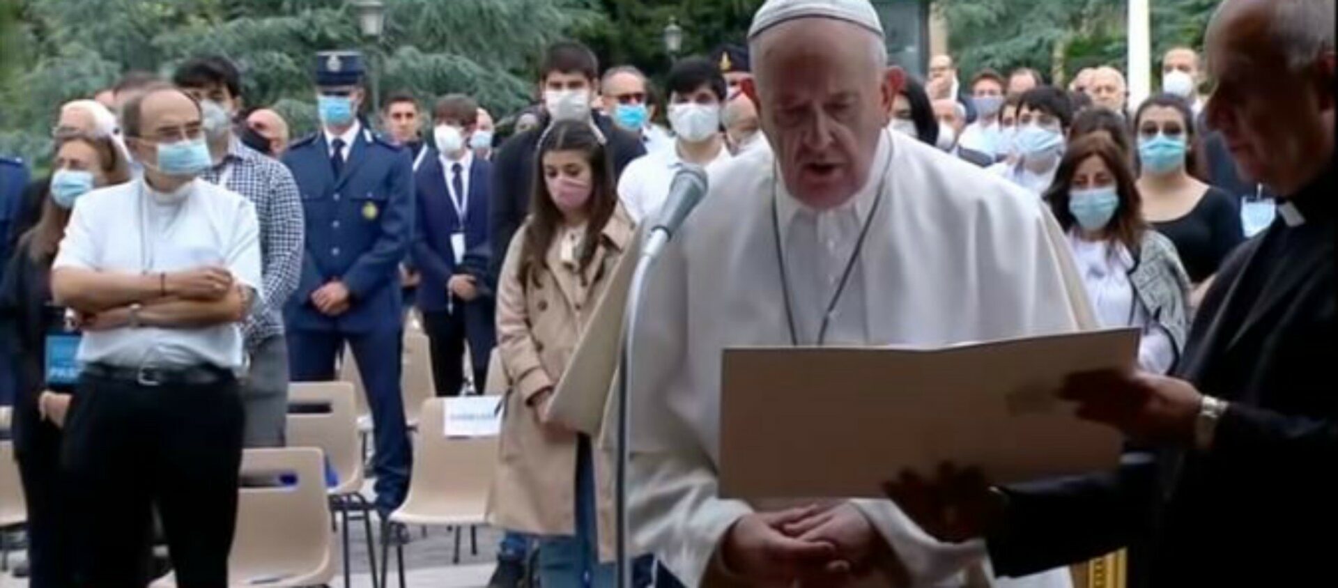 Le pape François a prié le chapelet à la réplique de la grotte de Lourdes dans les jardins du Vatican le 30 mai 2020 | © Vatican News