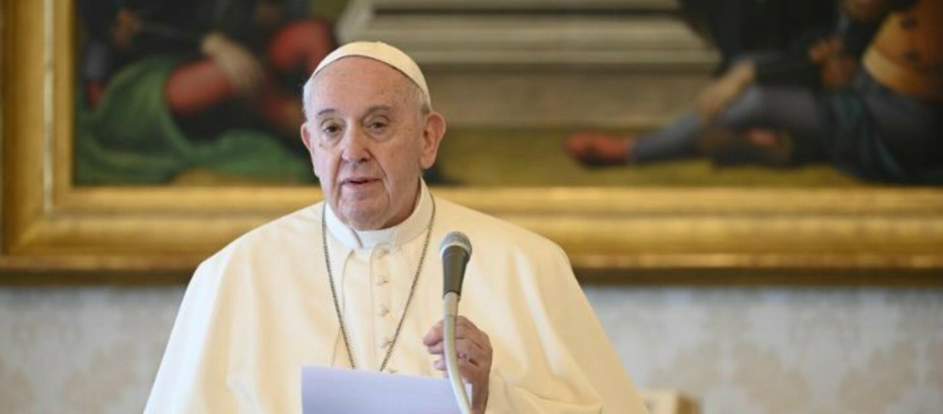 Le pape François dans la bibliothèque des appartements apostoliques du Vatican   | © Vatican Media 