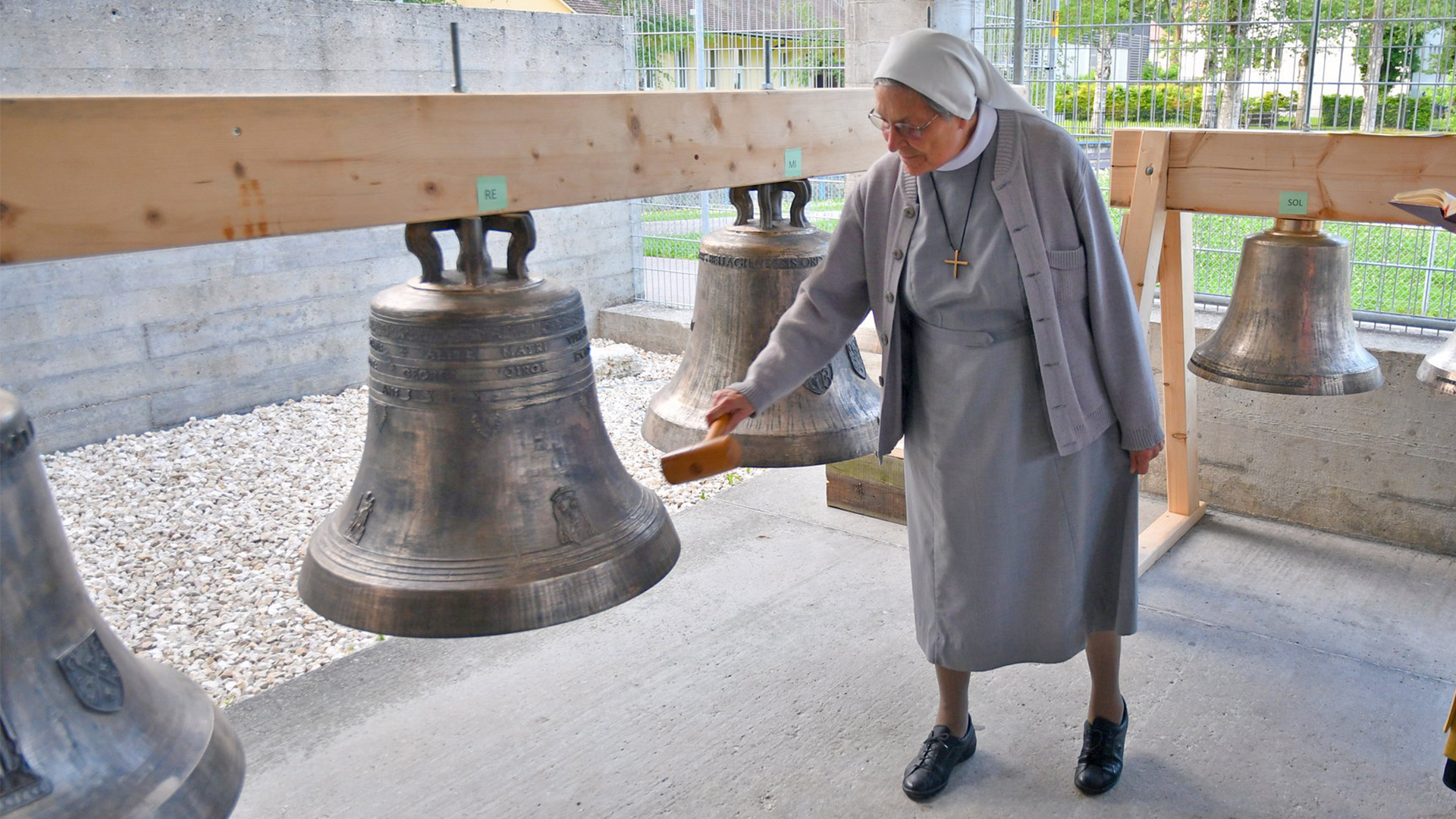 Sœur Françoise-Romaine teste les cloches du carillon de Moutier | © Philippe Girardin / Flickr / CC BY-NC-ND 2.0