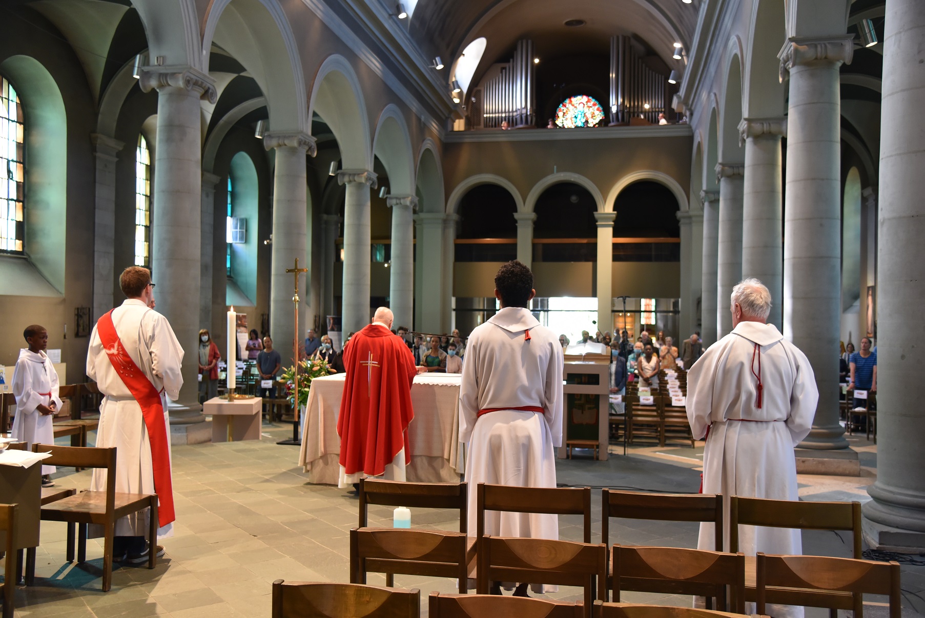 Messe de Pentecôte à la basilique Notre-Dame de Lausanne: la reprise après la crise du coronavirus © Bernard Litzler
