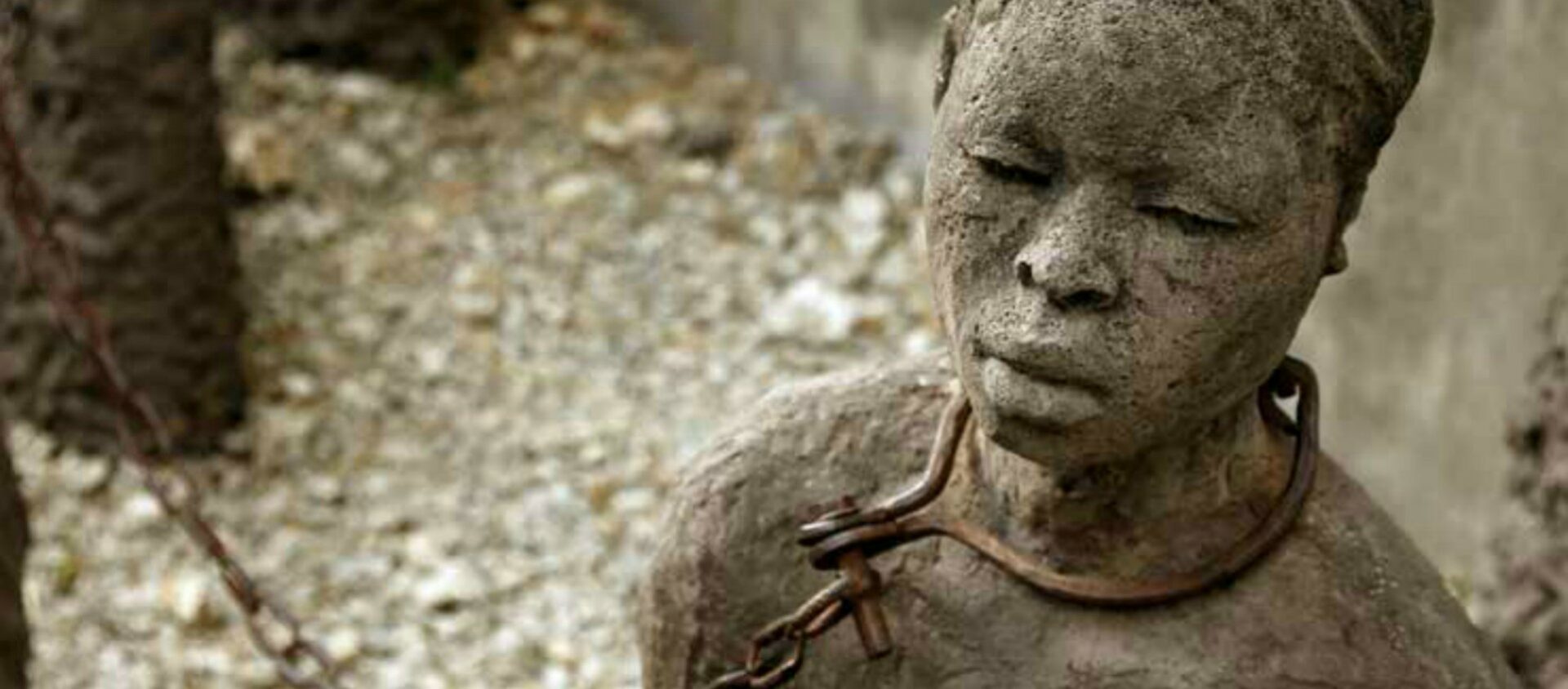Sculpture dédié aux victimes de l'esclavage à Stone Town de Zanzibar | © wordandway