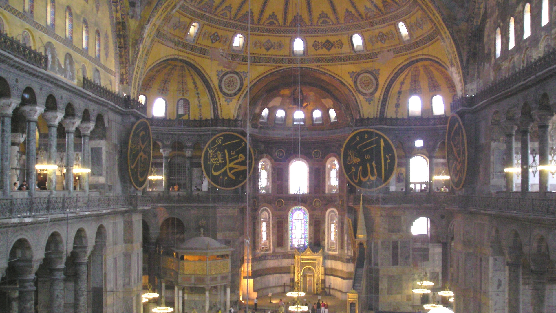 L'intérieur de la basilique Sainte-Sophie de Constantinople | wikimedia commons jéjé9000 CC BY-SA 3.0