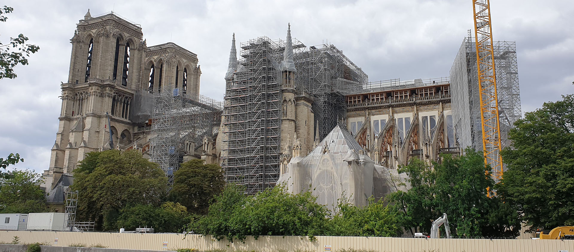 Notre-Dame de Paris, dont l'échafaudage endommagé par l'incendie d'avril 2019 est en cours de démontage, sera rebâtie à l'identique | © Bernard Hallet