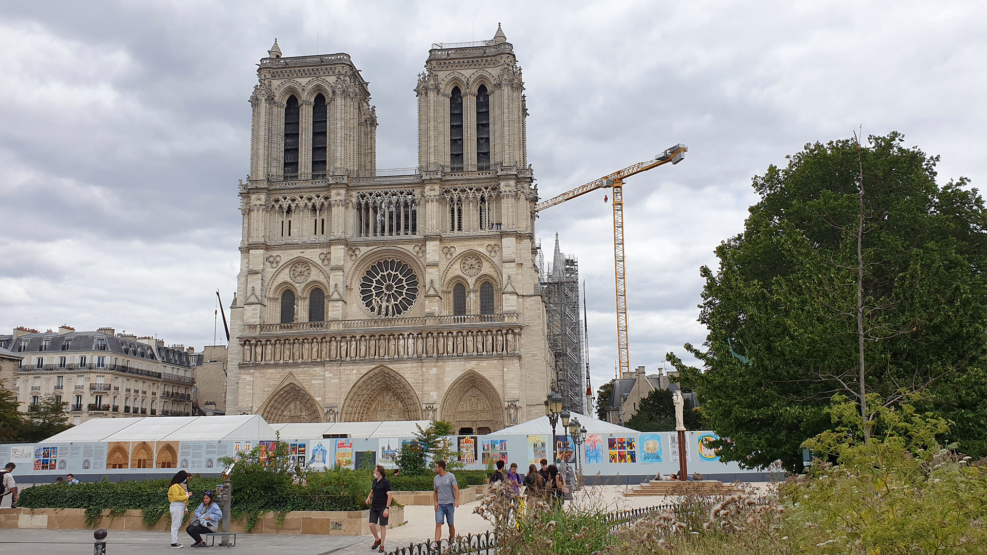 Notre-Dame de Paris le 3 juillet 2020. Suite à l'incendie d'avril 2019, les travaux de restauration se poursuivent | © Bernard Hallet