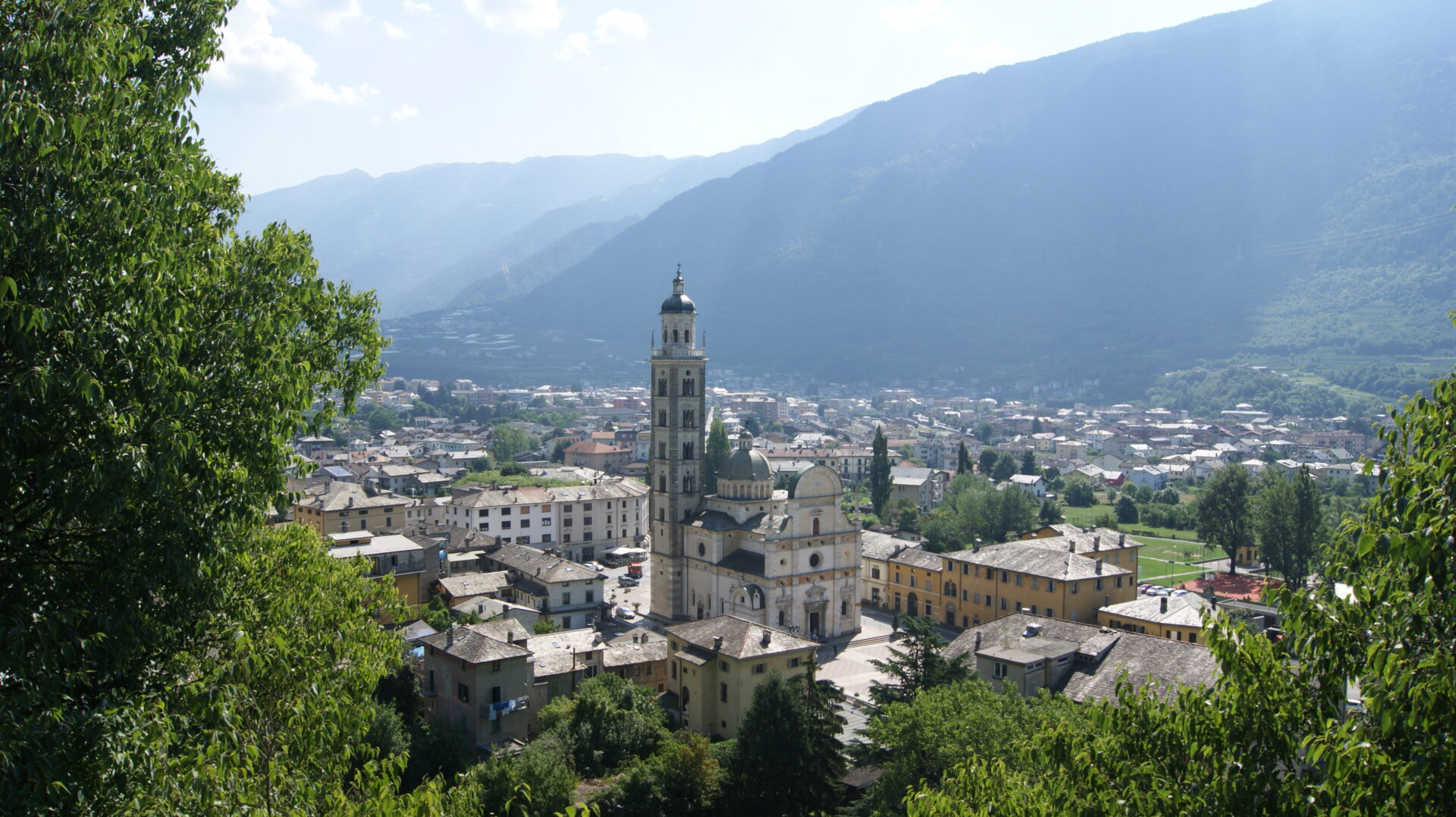Le sanctuaire de la Madonna di Tirano sera la destination d'un nouvel itinéraire spirituel entre la Suisse et l'Italie |  © Asurnipal/wikimedia/commns/CCBY-SA4.0