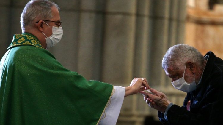 Moment de la communion à la cathédrale de Sé, à São Paulo | © Vatican Media