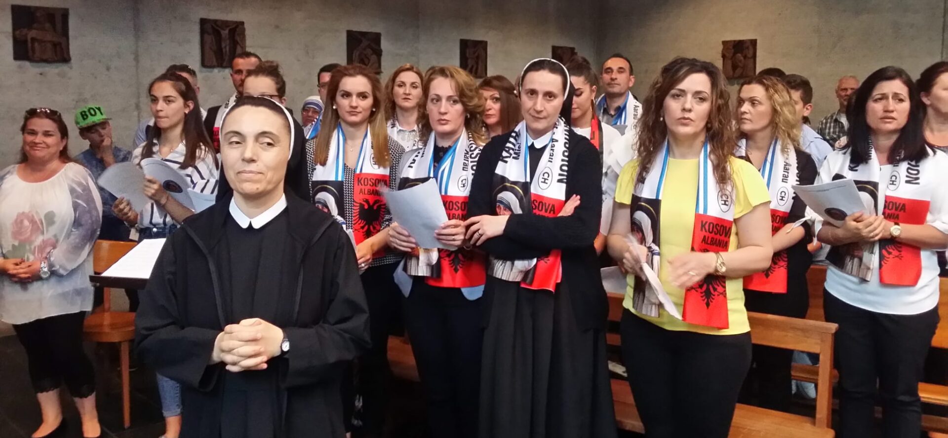 Le choeur de la Mission catholique albanaise lors de la fête de sainte Mère Teresa, à Saint-Amédée (Lausanne) | © Mission linguistique albanaise