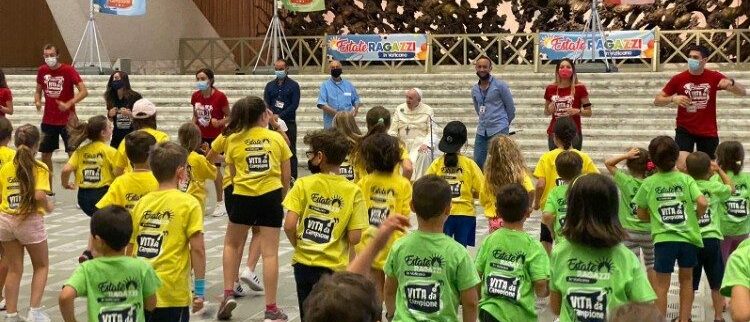 Les enfants du camp "L'estate ragazzi in Vaticano" avec le pape François | © Vatican Media