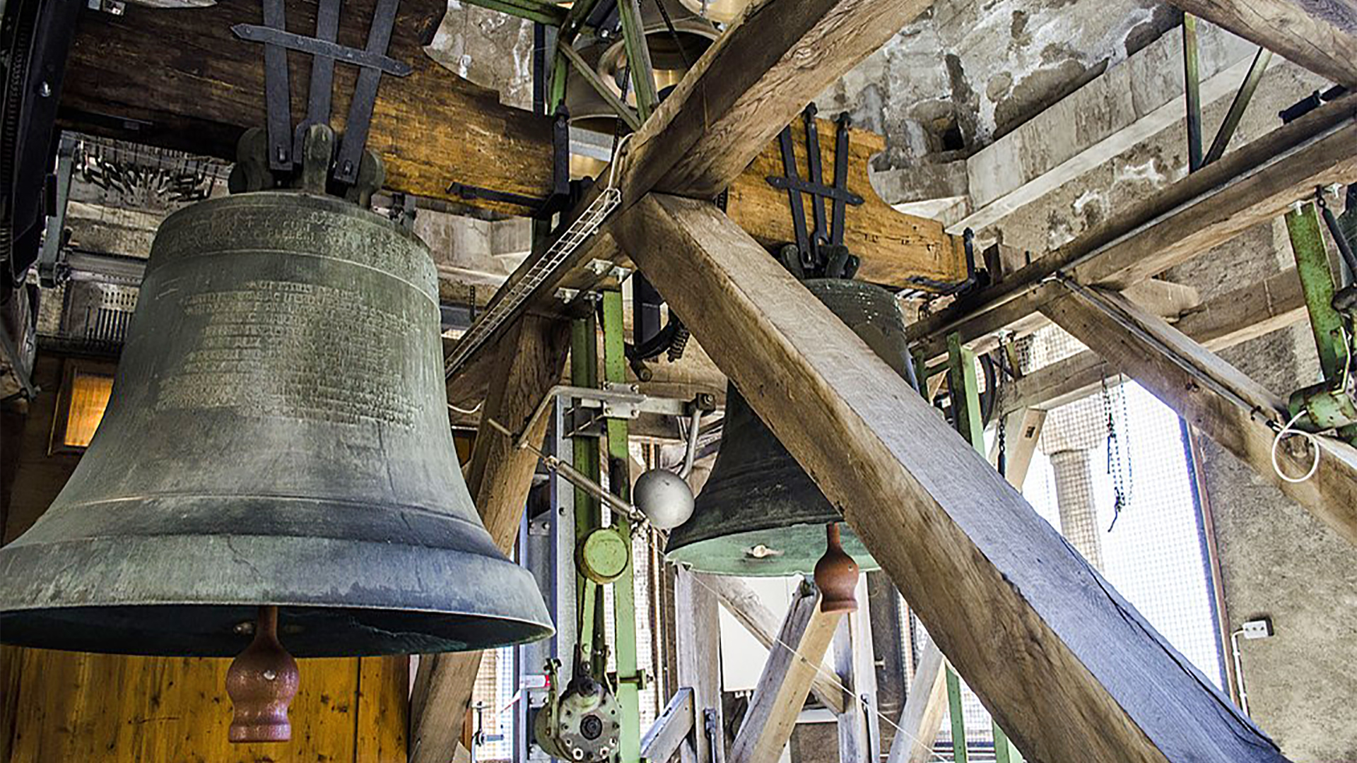 La Thébaine (à g.) et Maurice, parmi les plus grosses cloches du carillon de Saint-Maurice | Wikiwand/DR