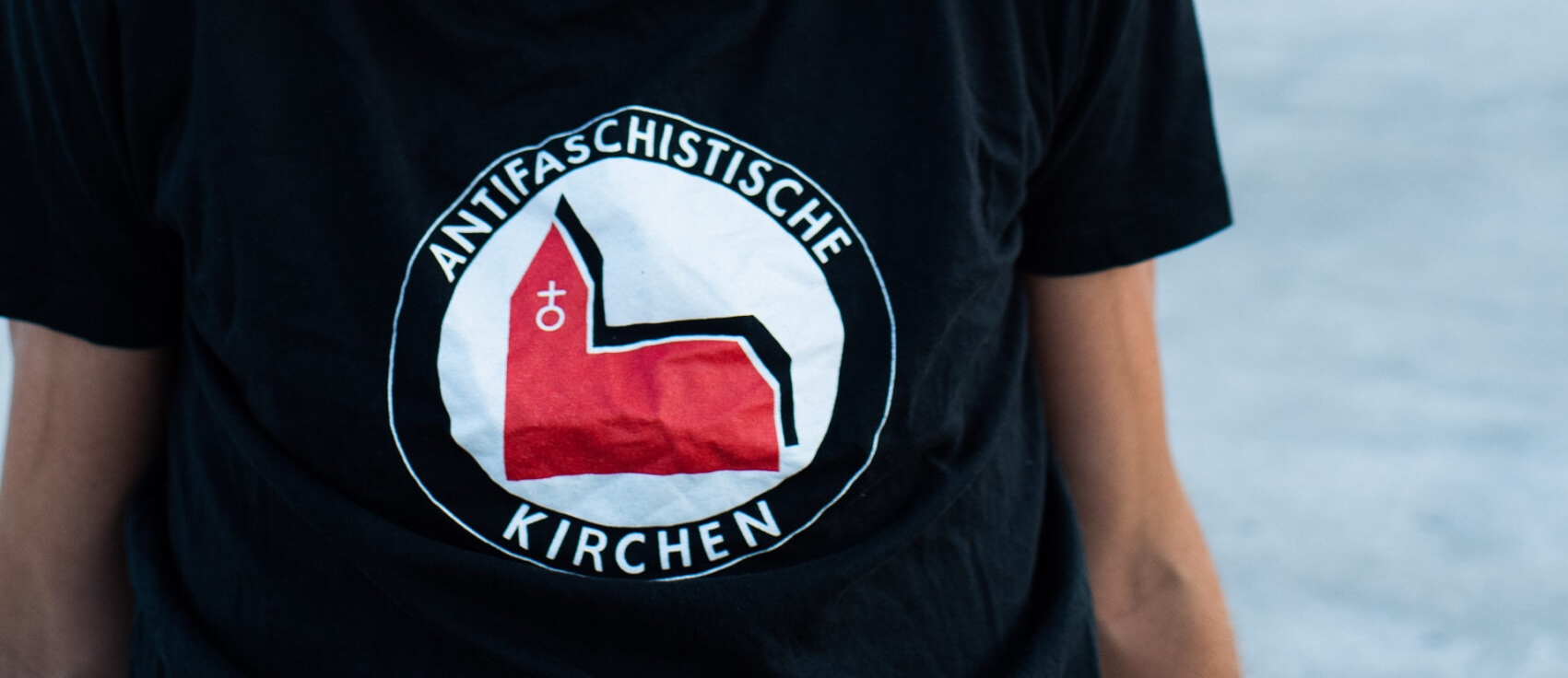 Le logo des "Eglises anti-faschistes" reprend le graphisme des Antifa  |  ©  Chris Grodotzki / sea-watch.org