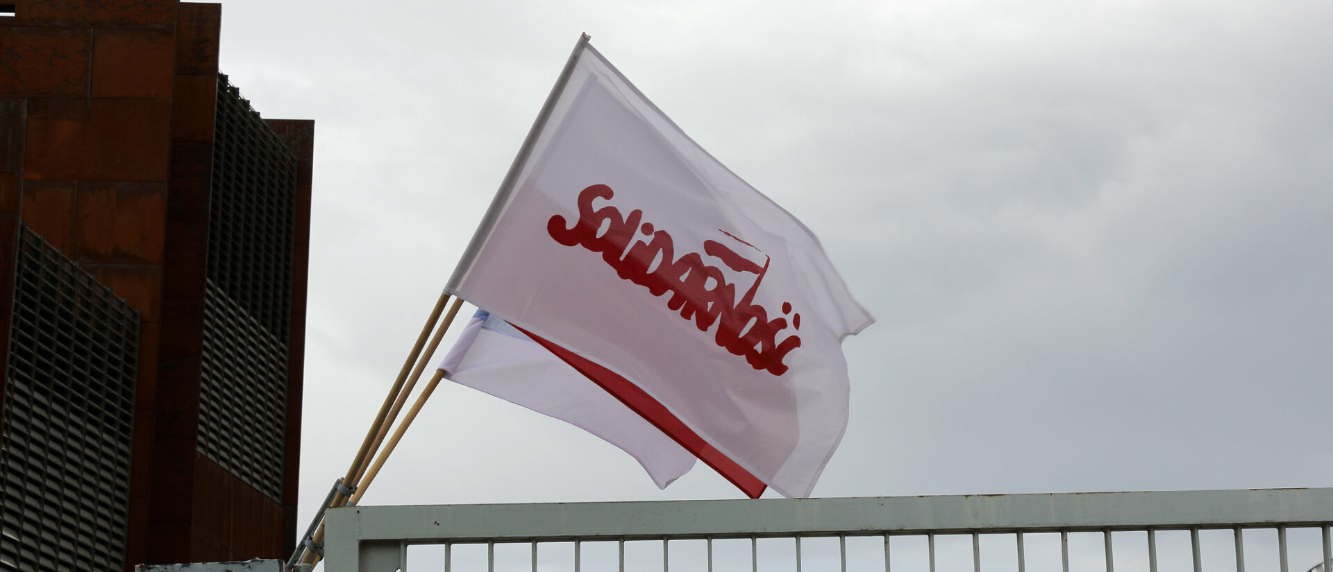 Le drapeau de Solidarnosc, un symbole de la lutte contre le communisme | © Lukas Plewnia/Flickr/CC BY SA 2.0