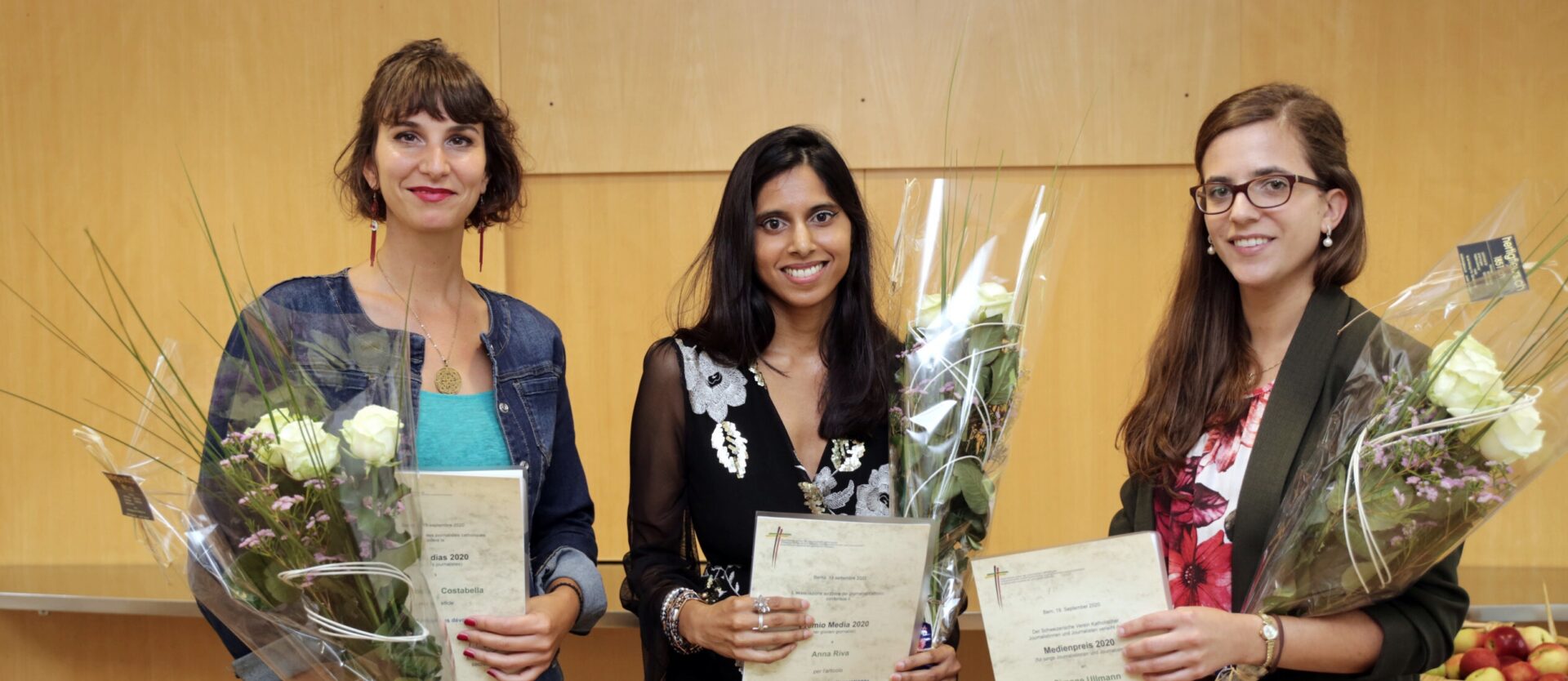 (de g. à dr.) Christine Mo Costabella, Anna Riva et Simone Ullmann ont reçu le prix Médias 2020 | © Bernard Hallet