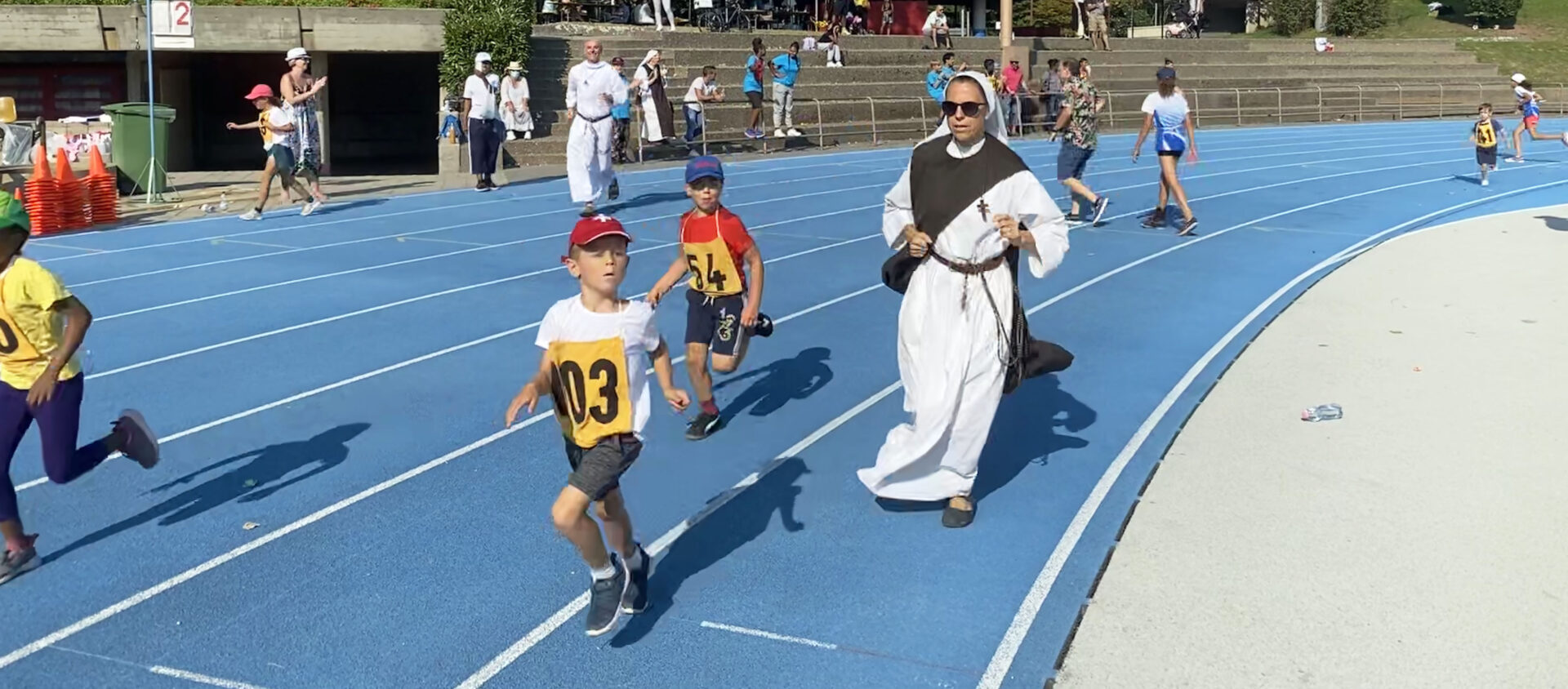 Dossard ou chasuble, on a mis de l'entrain pour ces 15e olympiades | © Malika Oueslati 