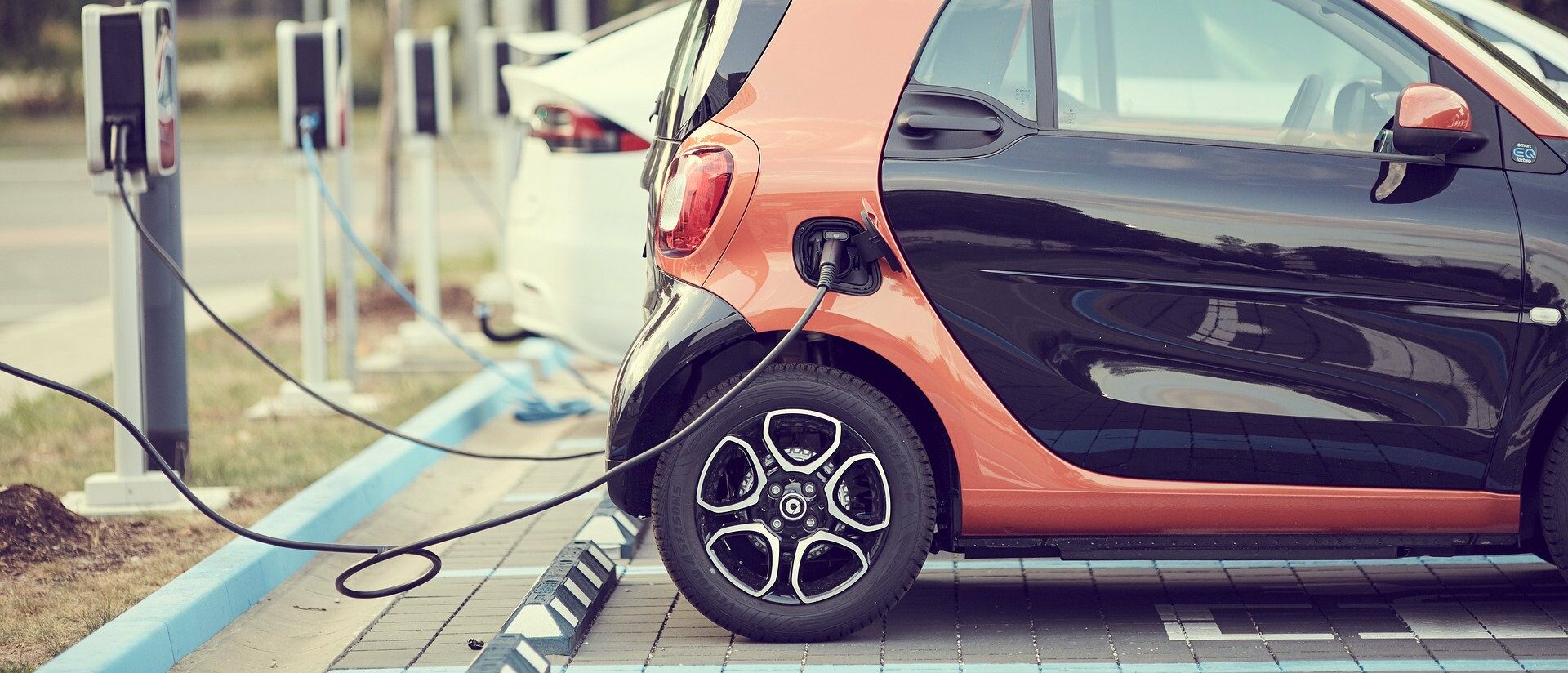Les voitures électriques sont de plus en plus utilisées (photo: andreas160578 sur Pixabay)
