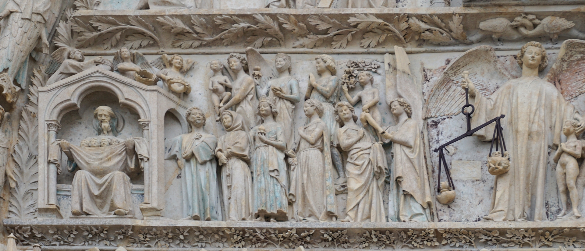 La cohorte des saints rejoint la demeure du Père céleste, portail de la cathédrale de Bourges XIIIe siècle |  © Maurice Page 