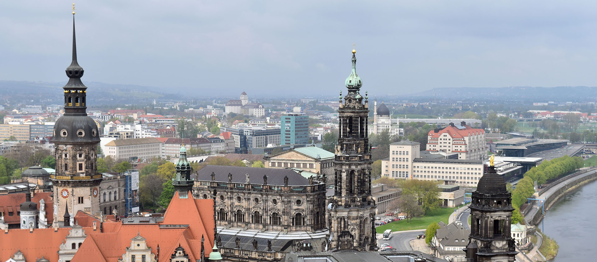 Vue de Dresde avec à gauche le  château de la Résidence 
et à droite la cathédrale catholique de la Sainte-Trinité ou Hofkirche | © Jacques Berset