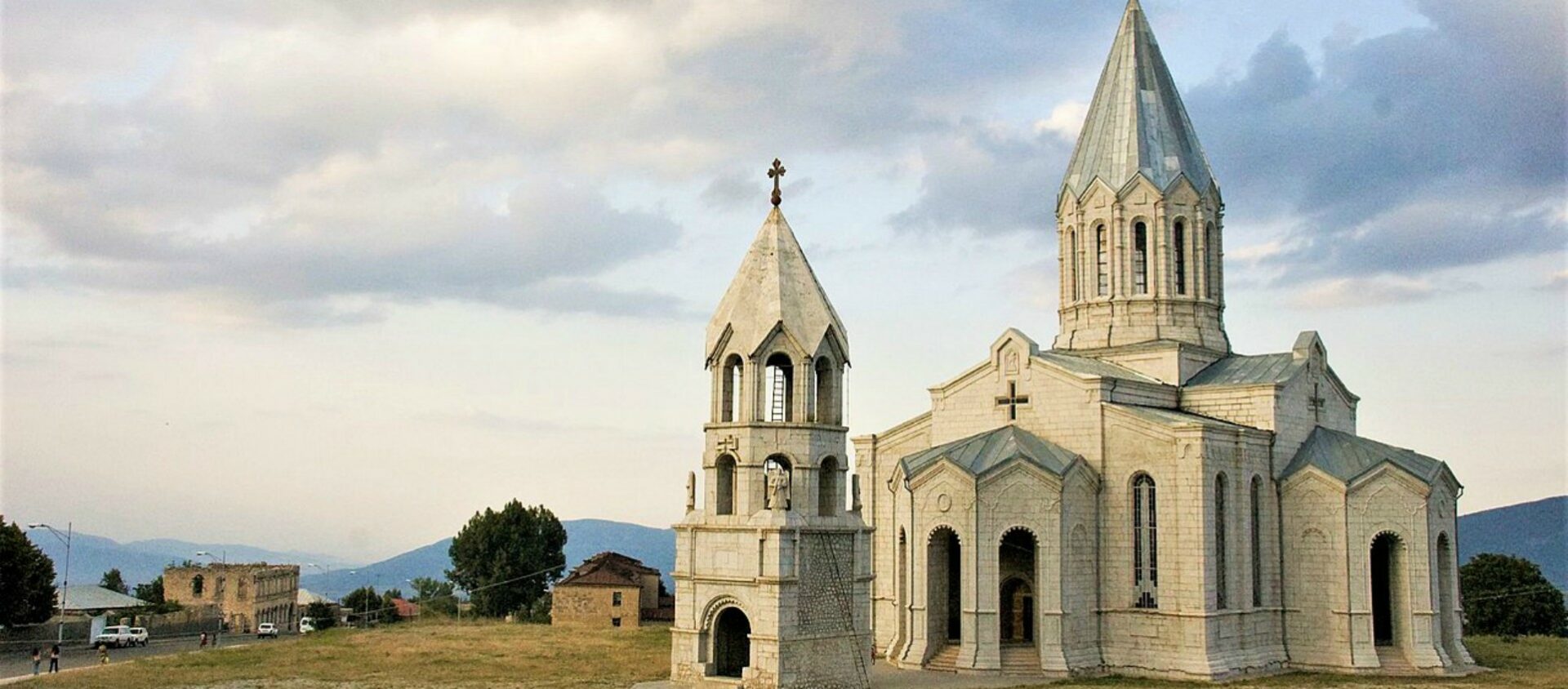 Cathédrale Saint-Sauveur – Ghazanchetsots en arménien - une des plus grandes églises du monde arménien | CC BY-SA 2.0 Vladimer Shioshvili, wikipedia