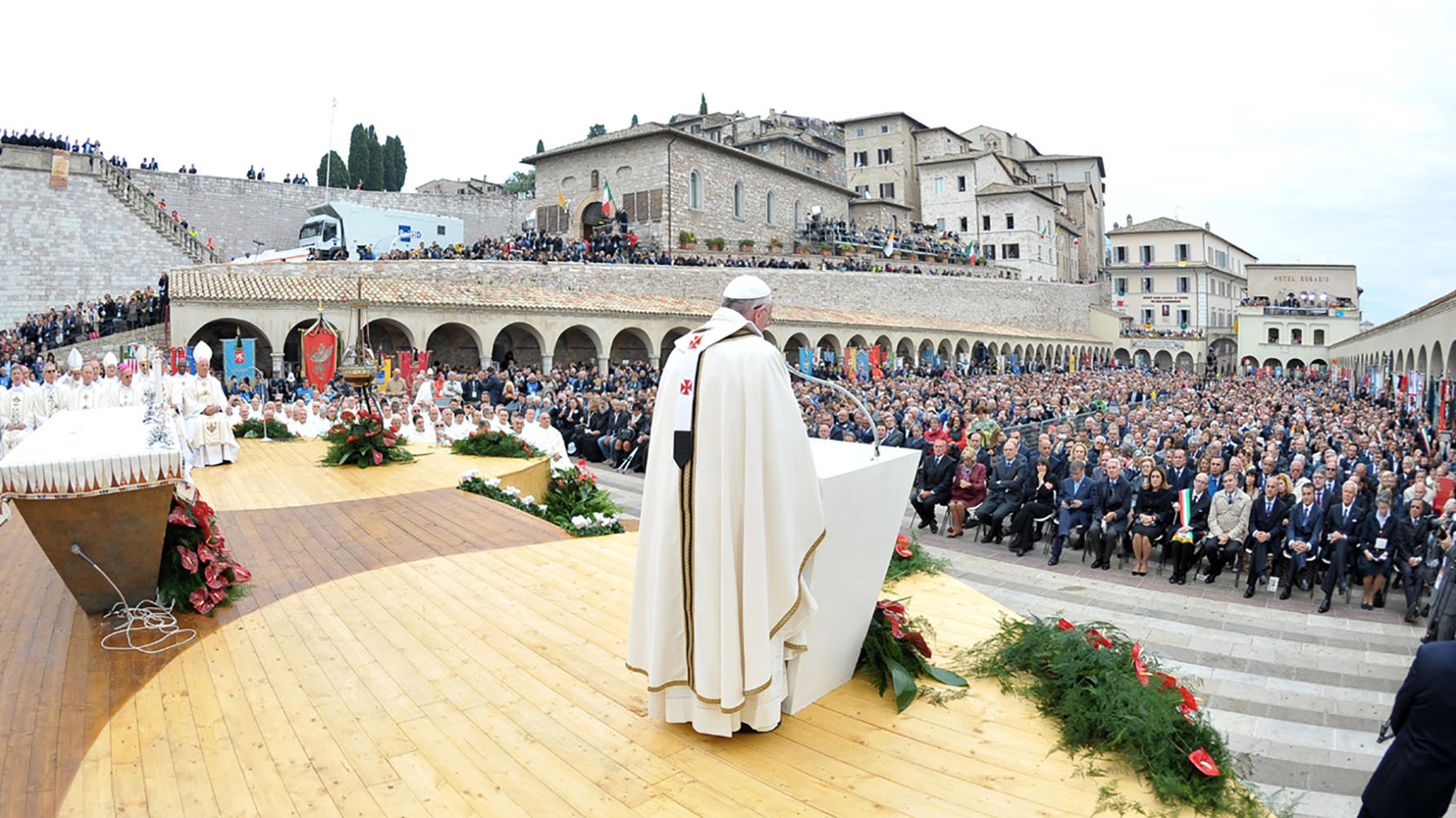 Le 5 octobre 2013 le pape François a célébré la messe à Assise