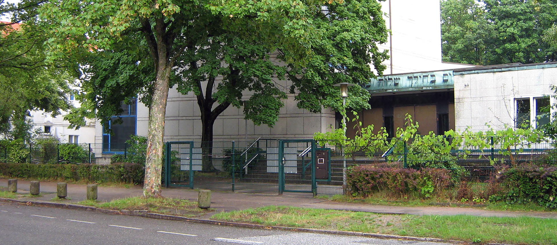 C'est en entrant dans la synagogue Hohe Weide, à Hambourg, que l'étudiant de 26 ans été attaqué à la tête à coups de pelle | © Wikimedia Commons/Catrin/CC BY-SA 3.0