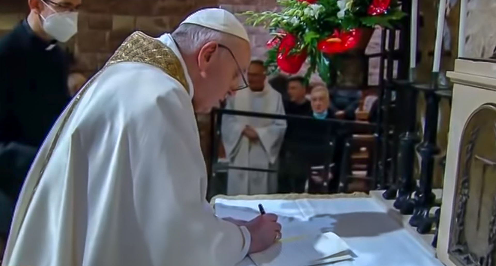 Le pape François a signé le 3 octobre à Assise son encyclique "Fratelli Tutti" | capture d'écran CTV