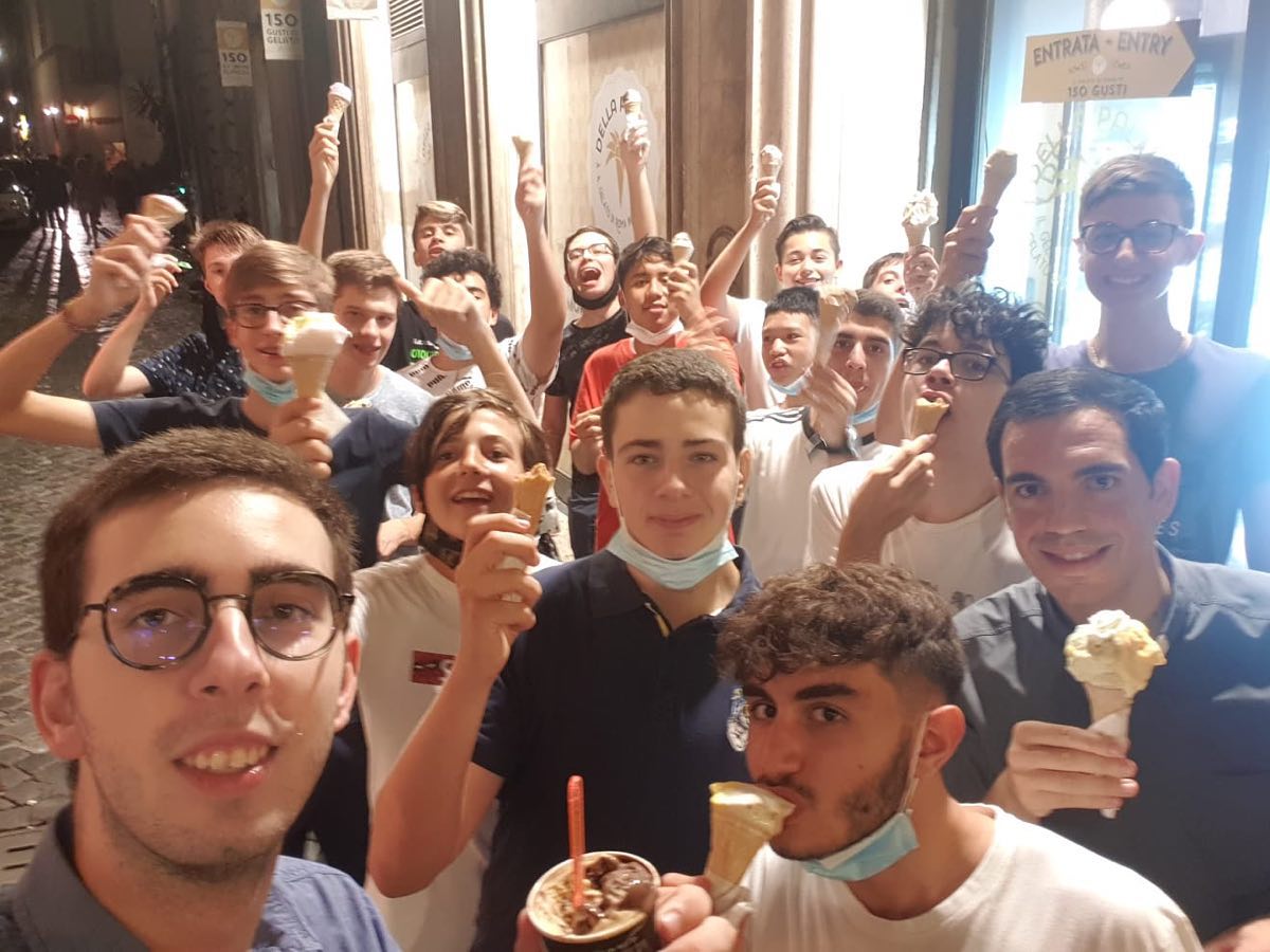Les jeunes du petit séminaire Saint-Pie X au Vatican en sortie | Facebook