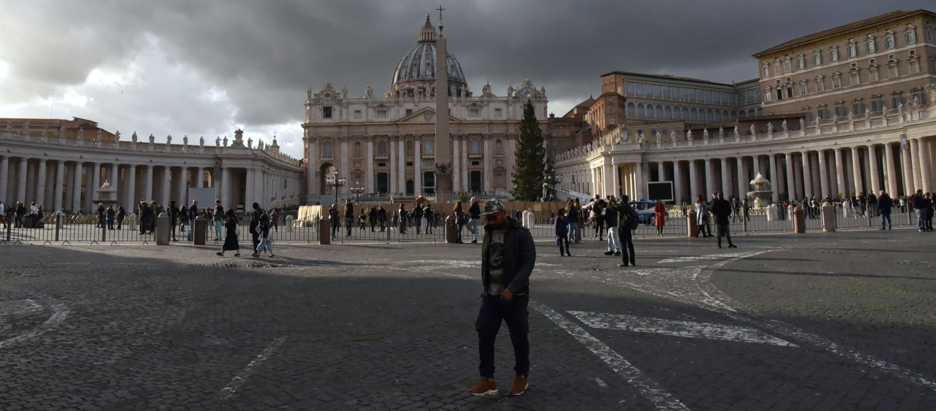 Une proche du cardinal Becciu reconnaît avoir reçu 500'000 euros du Saint-Siège | © Bernard Litzler