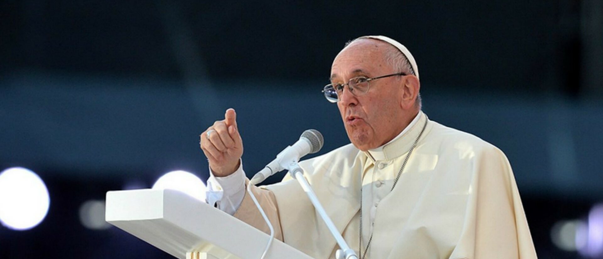 "Lorsque les gens veulent exclure Dieu de la société, ils finissent par adorer des idoles", a déclaré le pape François    