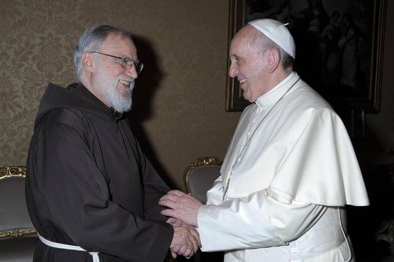 Le Père Raniero Cantalamessa, prédicateur de la Maison pontificale, avec le pape François | ©  cantalamessa.org