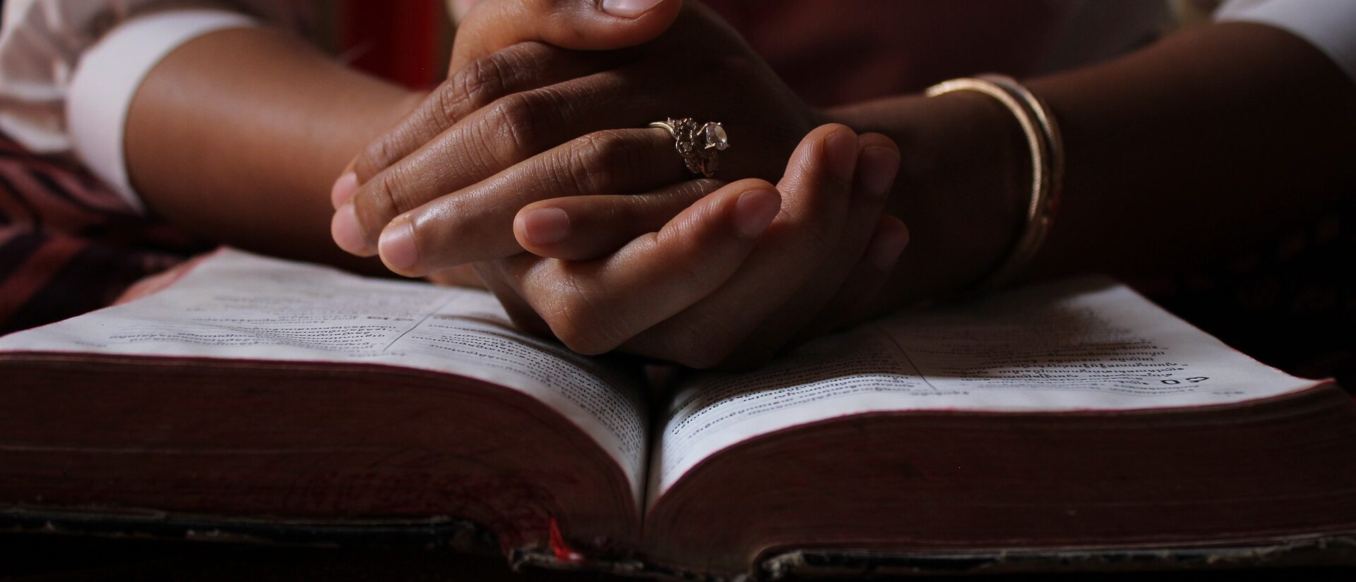 Pour le pape François, la lecture de la Bible doit être accompagnée de contemplation | © Image par Tep Ro de Pixabay