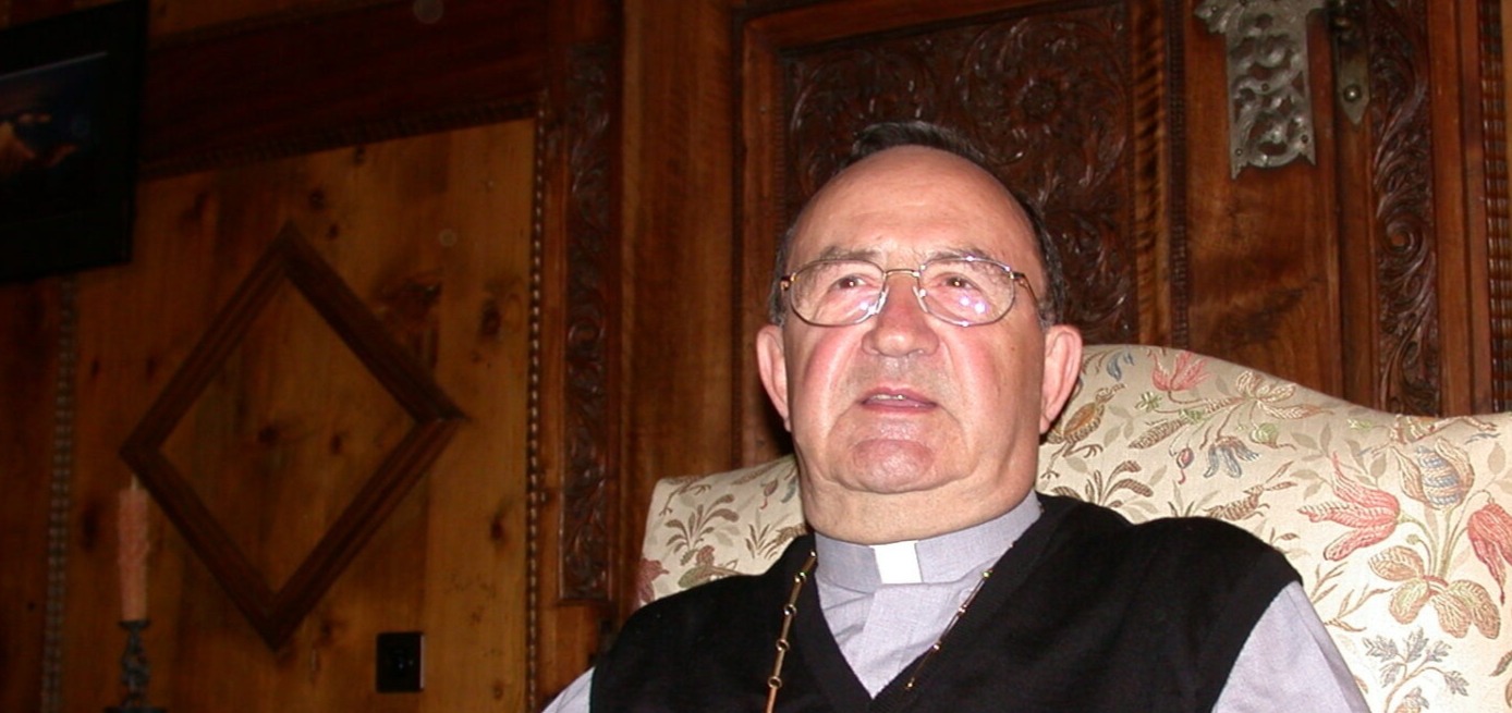 Le cardinal Henri Schwery, ici en 2002, dans son appartement de Sion | © Bernard Litzler