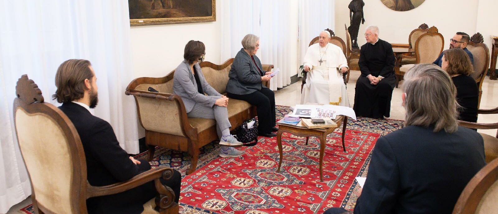 Une délégation de journalistes de CNS a été reçue par le pape | © Vatican Media/CNS Photo