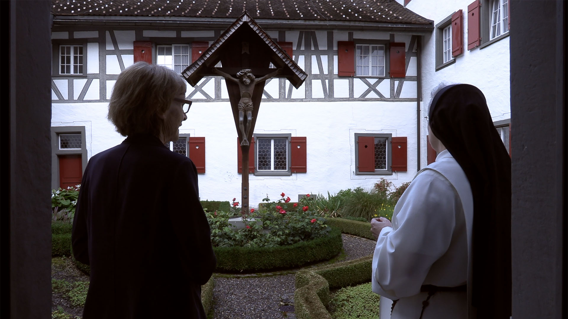 Le film met en avant le parcours de la théologienne et philosophe Imelda Abbt, qui revient pour la première fois au monastère dominicain de Weesen (St-Gall), qu'elle avait rejoint puis fini par quitter, dix ans plus tard | © DR