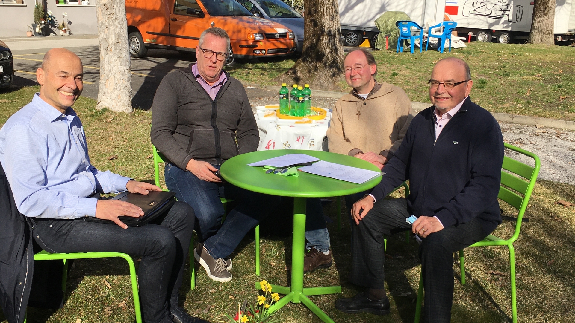  Les signataires du contrat entre l’Association St-Justin Valais et la Fondation Notre-Dame du Silence (de g. à dr) Stéphane Vergère, chancelier du diocèse de Sion, Marco Cattaneo, directeur de l’œuvre St-Justin; Pierre-Yves Maillard, vicaire général, Jean-Claude Coutaz, président de l’Association St-Justin Valais | DR