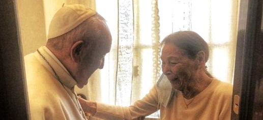 Le pape rencontrant la survivante de la Shoah Edith Bruck | © Vatican Media