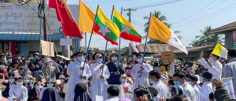 Le 9 février 2021, des prêtres et religieux catholiques ont pris part à une manifestation pacifique, à Loikaw, au sud-est de la Birmanie | © Missions Etrangères de Paris