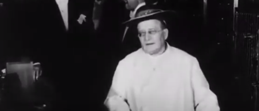 Pie XII à l'inauguration de Radio Vatican, en 1931 (capture d'écran YouTube)